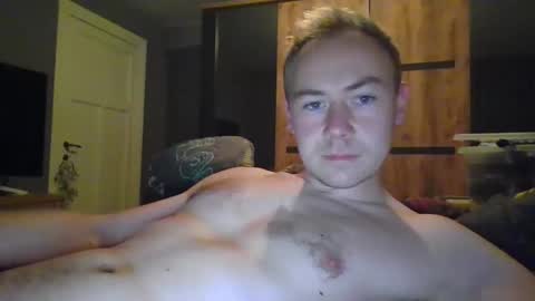 Snapshot of candy_boy_xoxo chatting on 10/21/25, 04:08 candy_boy_xoxo online show from 10/21/25, 04:08