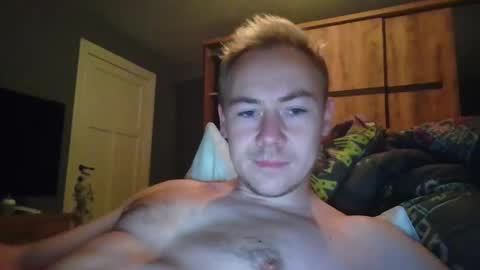 Snapshot of candy_boy_xoxo chatting on 10/24/25, 03:19 candy_boy_xoxo online show from 10/24/25, 03:19