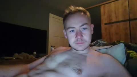 Snapshot of candy_boy_xoxo chatting on 03/29/26, 03:45 candy_boy_xoxo online show from 03/29/26, 03:45