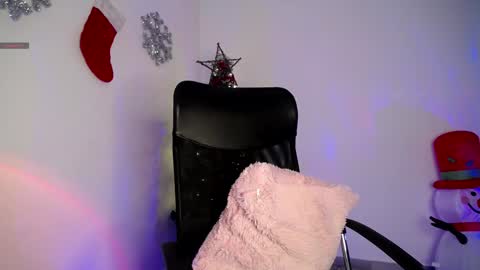 Snapshot of candy_canee chatting on 12/19/24, 05:40 online show from 12/19/24, 05:40