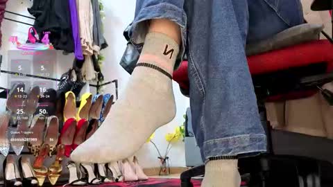 Candy FOLLOW ME online show from 01/11/26, 11:37