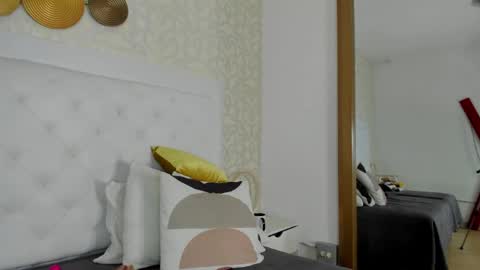Snapshot of candy_eyes_ chatting on 06/05/26, 06:52 candy eyes online show from 06/05/26, 06:52