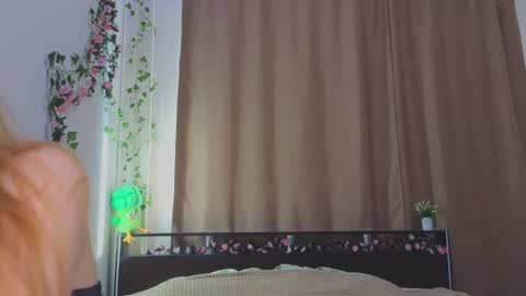 Snapshot of candy_flosse chatting on 10/08/25, 08:12 candy_flosse online show from 10/08/25, 08:12