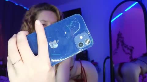 Snapshot of candy_flosse chatting on 10/25/25, 08:11 candy_flosse online show from 10/25/25, 08:11