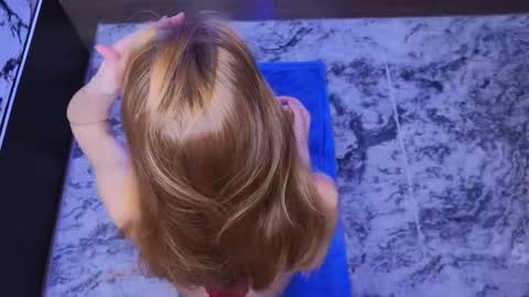 Snapshot of candy_flosse chatting on 10/29/25, 08:27 candy_flosse online show from 10/29/25, 08:27