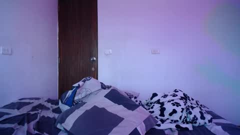 Snapshot of candy_grey28 chatting on 10/18/25, 05:35 Candy  Grey online show from 10/18/25, 05:35