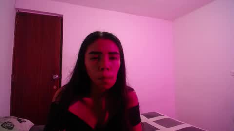 Snapshot of candy_grey28 chatting on 10/20/25, 04:24 Candy  Grey online show from 10/20/25, 04:24