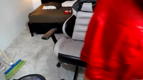 Snapshot of candy_hairy chatting on 01/31/25, 10:20 candy online show from 01/31/25, 10:20