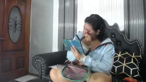 Snapshot of candy_hairy chatting on 11/28/25, 02:47 candy online show from 11/28/25, 02:47