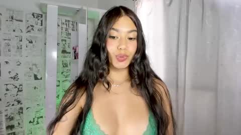 Snapshot of candy_hes chatting on 12/22/24, 08:25 Nickol online show from 12/22/24, 08:25