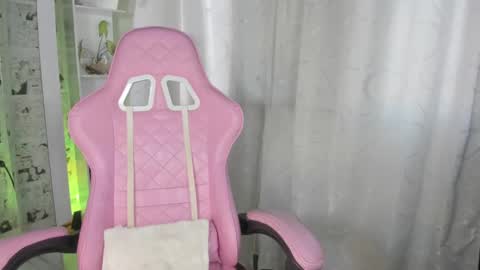 Snapshot of candy_hes chatting on 01/23/25, 10:22 Nickol online show from 01/23/25, 10:22