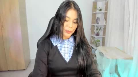 Snapshot of candy_hes chatting on 10/30/25, 09:15 Nickol online show from 10/30/25, 09:15