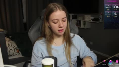 Snapshot of candy_meggie chatting on 12/09/24, 04:37 Megan online show from 12/09/24, 04:37