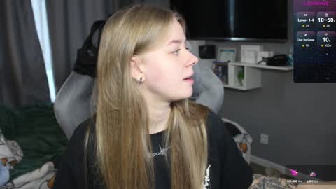 Snapshot of candy_meggie chatting on 12/10/24, 12:05 Megan online show from 12/10/24, 12:05