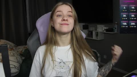 Snapshot of candy_meggie chatting on 12/12/24, 05:15 Megan online show from 12/12/24, 05:15