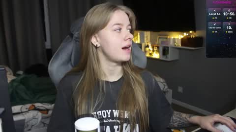 Snapshot of candy_meggie chatting on 12/18/24, 03:11 Megan online show from 12/18/24, 03:11