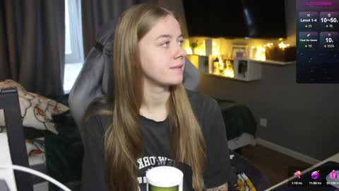 Snapshot of candy_meggie chatting on 12/19/24, 10:13 Megan online show from 12/19/24, 10:13