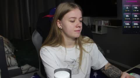 Snapshot of candy_meggie chatting on 12/26/24, 05:30 Megan online show from 12/26/24, 05:30