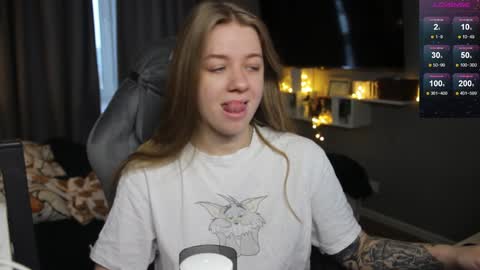 Snapshot of candy_meggie chatting on 01/02/25, 11:20 Megan online show from 01/02/25, 11:20