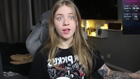 Snapshot of candy_meggie chatting on 01/06/25, 04:34 Megan online show from 01/06/25, 04:34