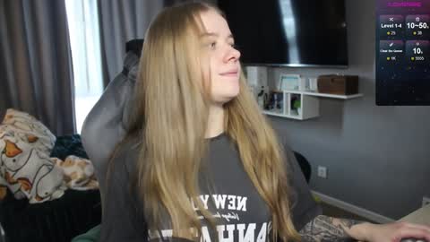 Snapshot of candy_meggie chatting on 01/17/25, 09:39 Megan online show from 01/17/25, 09:39