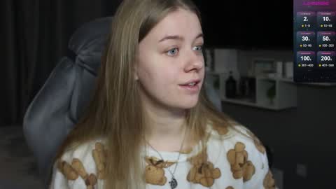 Snapshot of candy_meggie chatting on 01/19/25, 02:17 Megan online show from 01/19/25, 02:17