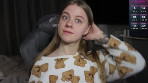 Snapshot of candy_meggie chatting on 01/20/25, 05:27 Megan online show from 01/20/25, 05:27