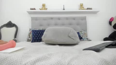 Snapshot of candy_sex_18x chatting on 09/12/25, 12:44 candy_sex_18x online show from 09/12/25, 12:44