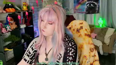 Snapshot of candy_yeahh chatting on 07/08/26, 01:10 Mary online show from 07/08/26, 01:10