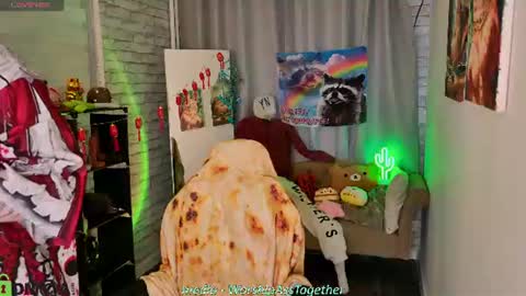 Snapshot of candy_yeahh chatting on 07/27/26, 01:01 Mary online show from 07/27/26, 01:01
