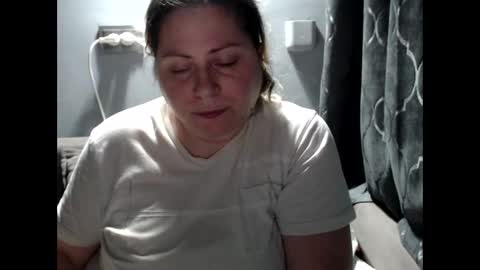 Laura online show from 12/01/25, 12:04