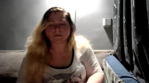 Laura online show from 04/15/26, 07:58