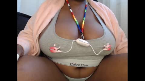 Snapshot of candydandytv chatting on 03/07/25, 07:27 CandyDandyTV online show from 03/07/25, 07:27