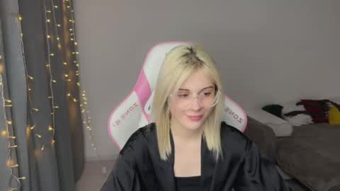 Snapshot of candyhannah chatting on 03/13/26, 04:24 You can call me HH online show from 03/13/26, 04:24