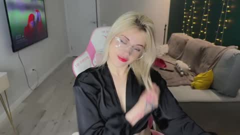 Snapshot of candyhannah chatting on 03/24/26, 06:35 You can call me HH online show from 03/24/26, 06:35