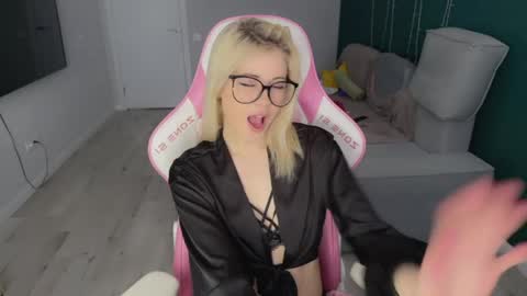 Snapshot of candyhannah chatting on 04/06/26, 01:34 You can call me HH online show from 04/06/26, 01:34