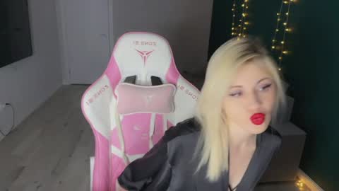 Snapshot of candyhannah chatting on 04/13/26, 04:12 You can call me HH online show from 04/13/26, 04:12