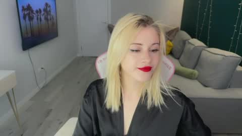 Snapshot of candyhannah chatting on 04/17/26, 11:57 You can call me HH online show from 04/17/26, 11:57