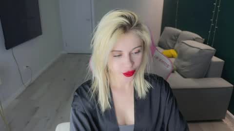 Snapshot of candyhannah chatting on 04/19/26, 06:43 You can call me HH online show from 04/19/26, 06:43