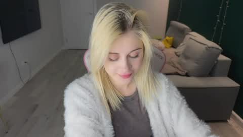 Snapshot of candyhannah chatting on 04/22/26, 06:42 You can call me HH online show from 04/22/26, 06:42