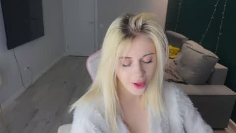 Snapshot of candyhannah chatting on 04/25/26, 06:05 You can call me HH online show from 04/25/26, 06:05