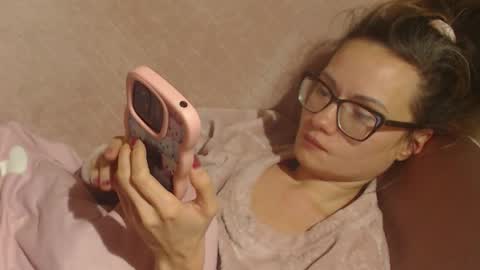 say meow and send tips  online show from 12/17/25, 09:43