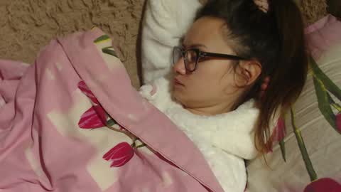 Snapshot of candylady136 chatting on 12/10/24, 06:01 say meow and send tip online show from 12/10/24, 06:01