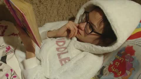 Snapshot of candylady136 chatting on 02/24/25, 05:42 say meow and send tip online show from 02/24/25, 05:42