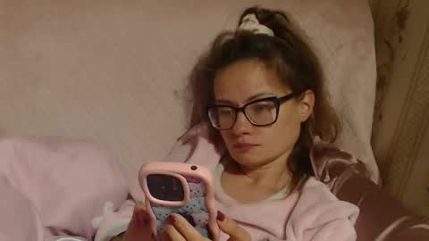 Snapshot of candylady136 chatting on 10/03/25, 06:49 say meow and send tip online show from 10/03/25, 06:49