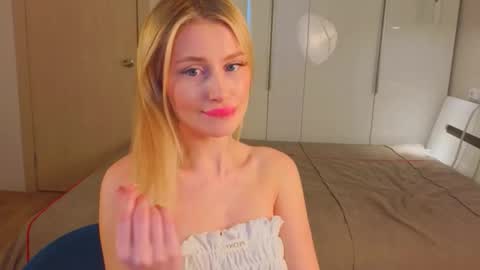 Im your dream online show from 10/27/25, 06:39