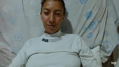 Snapshot of candymilfff chatting on 09/23/25, 02:58 candymilfff online show from 09/23/25, 02:58