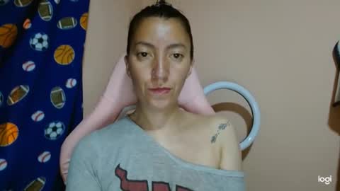 Snapshot of candymilfff chatting on 05/04/26, 01:40 candymilfff online show from 05/04/26, 01:40
