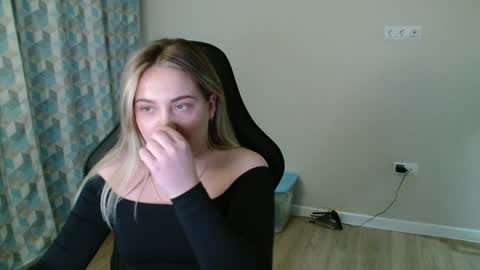 Snapshot of candymini chatting on 03/12/25, 02:45 candymini online show from 03/12/25, 02:45