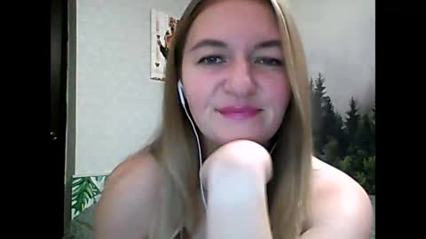 Snapshot of candyolime chatting on 10/16/25, 10:11 Daisy online show from 10/16/25, 10:11